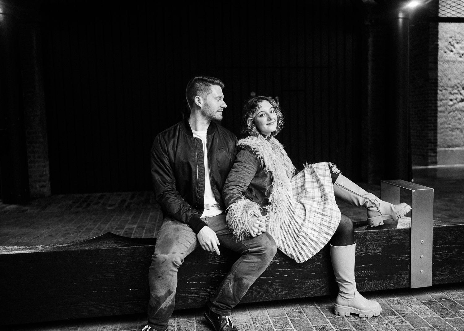 london couples autumn photography golden hour in king's cross