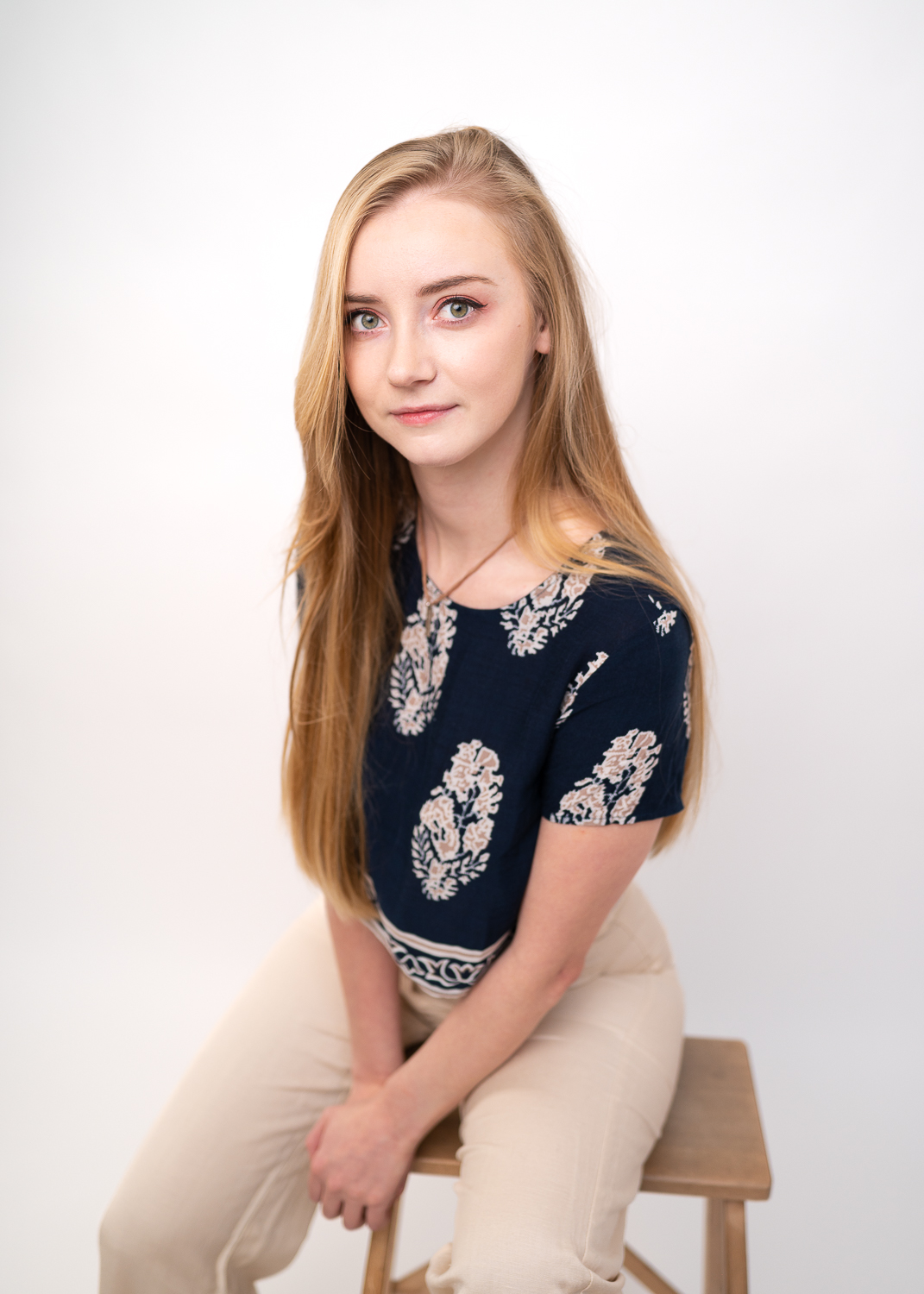 portrait photo session in london with STEM influencer @herhelloworld