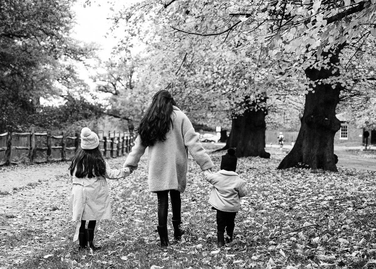 capturing motherhood in west london's bushy park