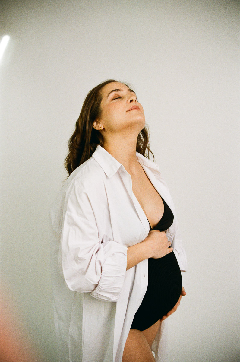 mum to be photographed in kensington