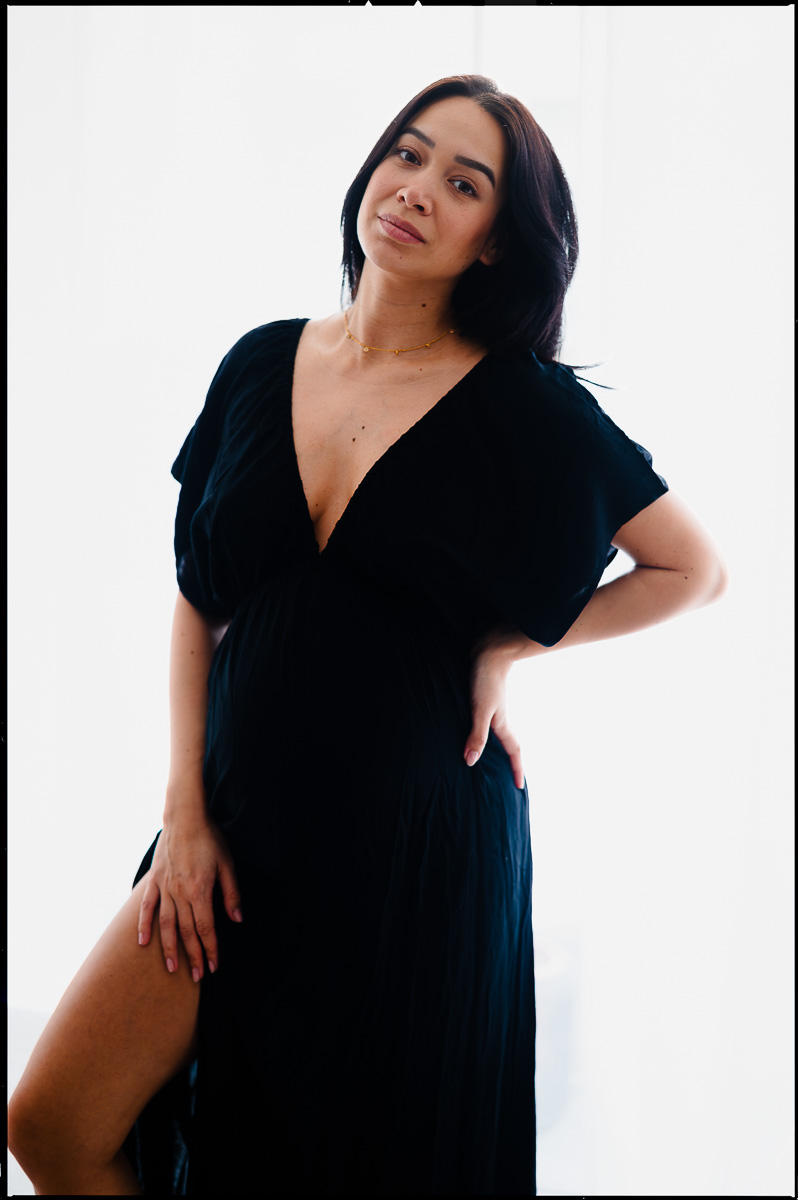 artistic and timeliness maternity photography