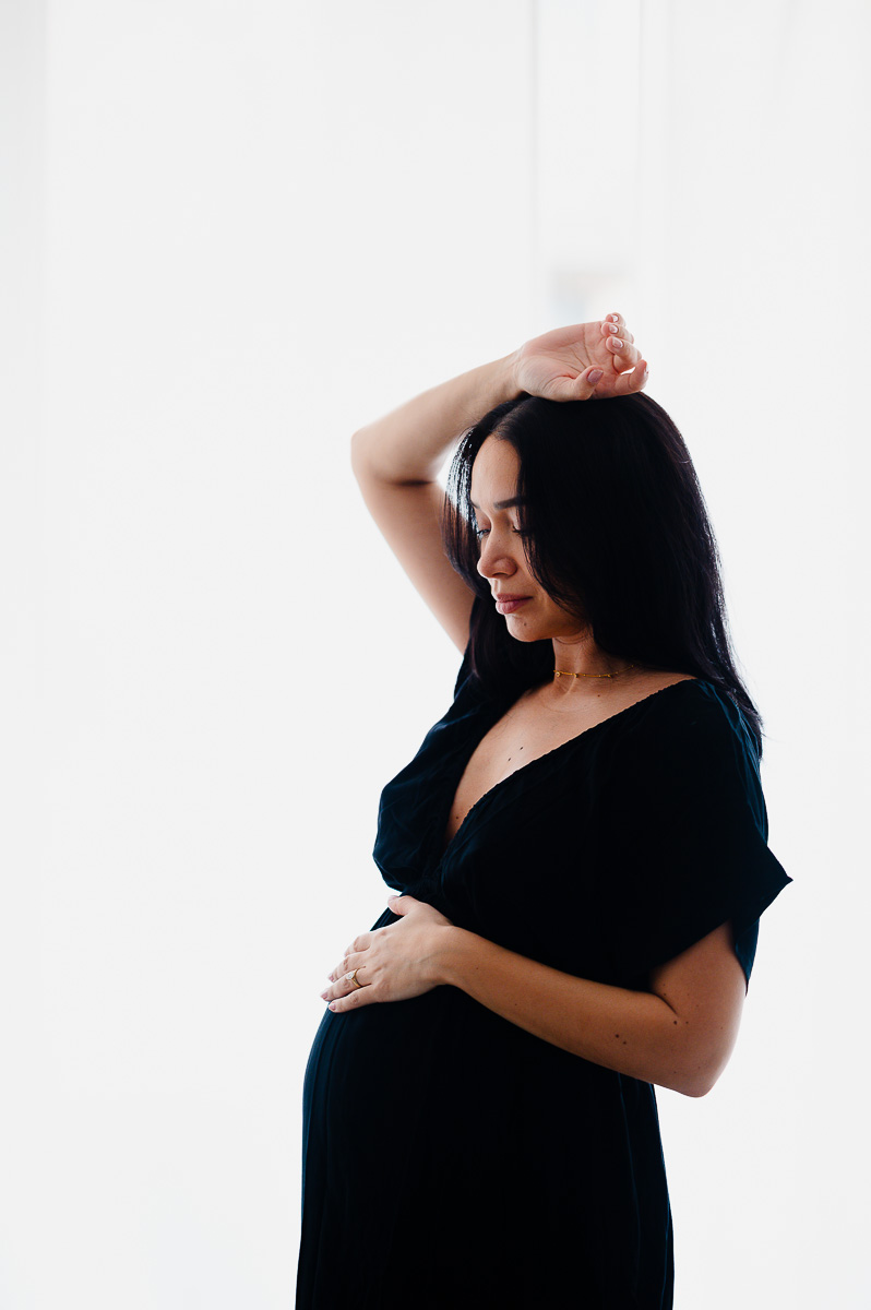 artistic and timeliness maternity photography