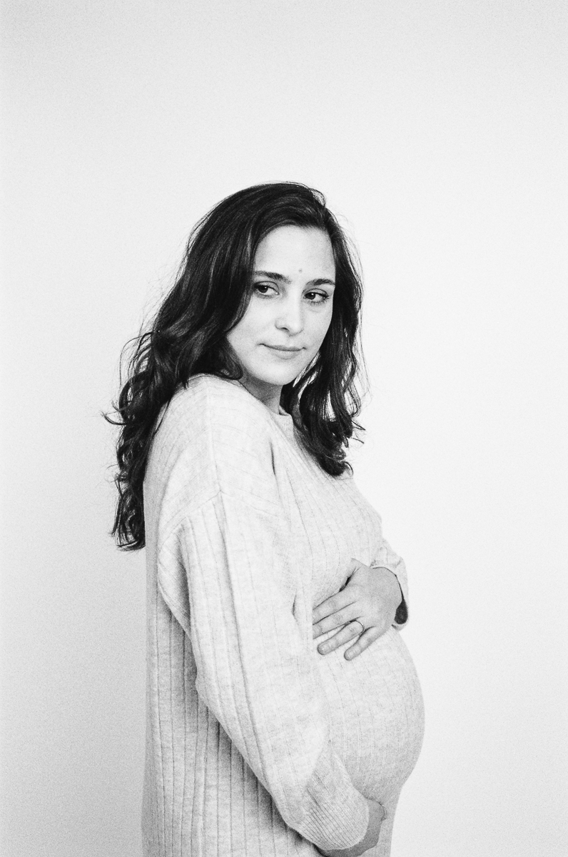 mum to be posing for a black and white portrait