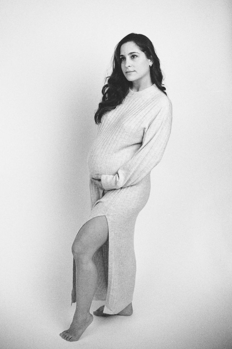 mum to be posing for a black and white portrait